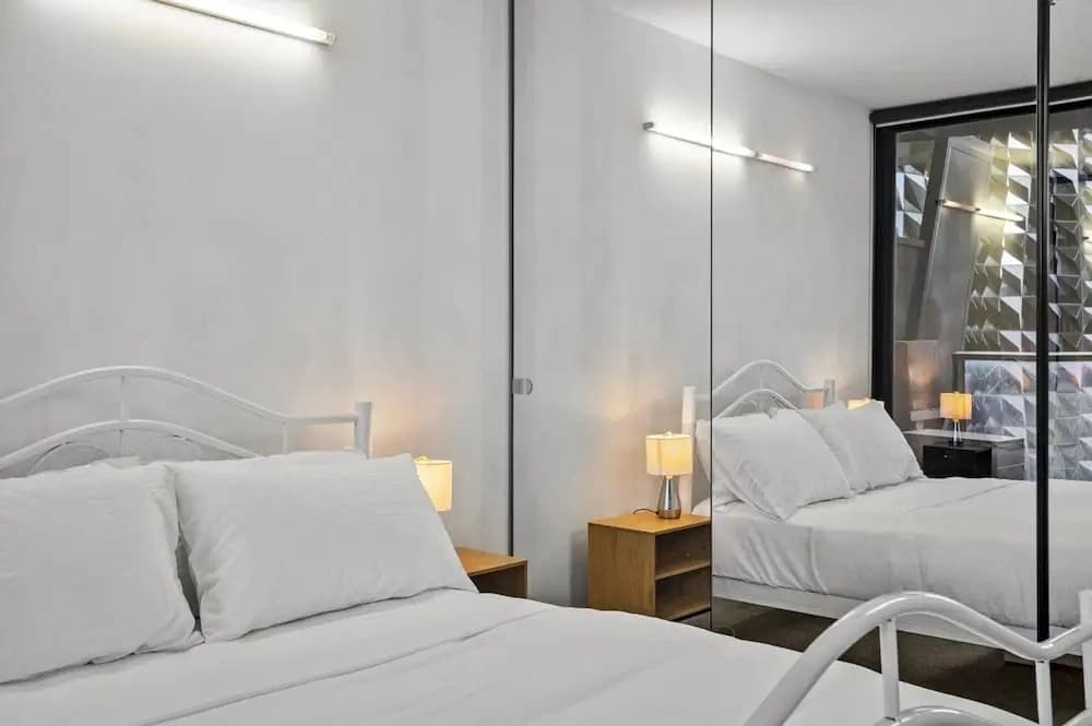 Central 2 Bed Apartment Near Melbourne CBD - photo 1
