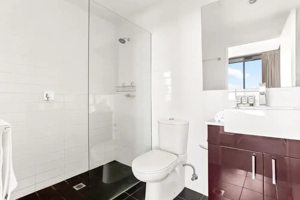 Spacious 2-bed With Two Balconies With City Views - photo 9