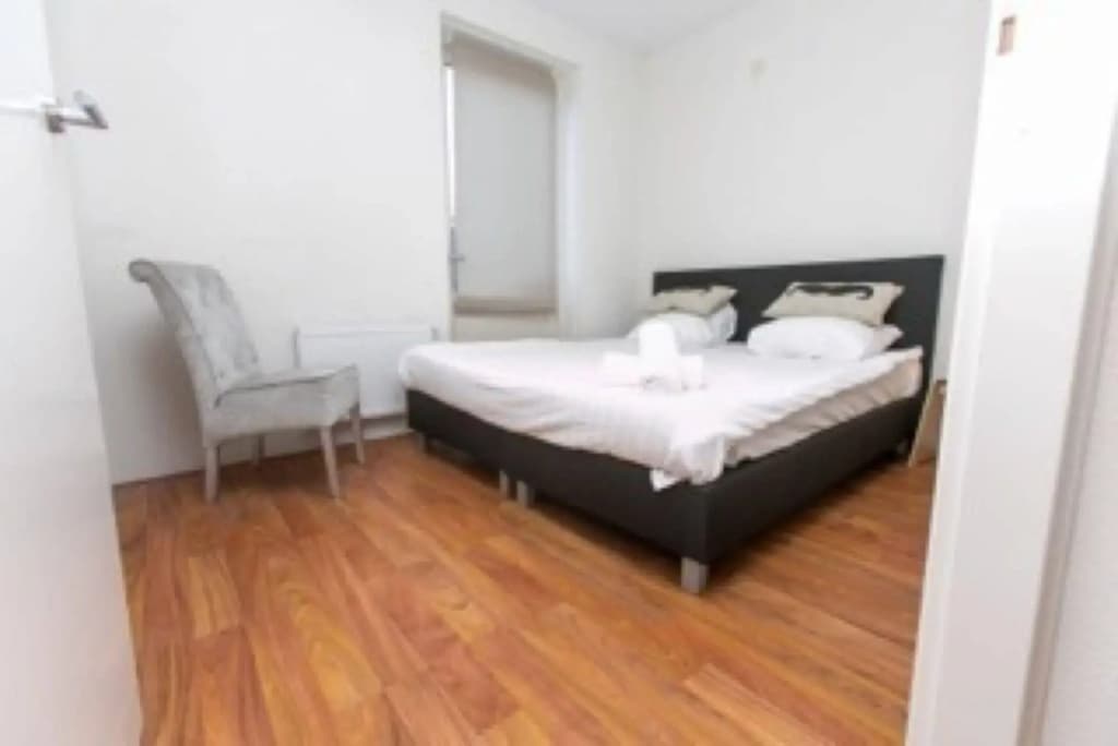 Amsterdam View Apartment - photo 5