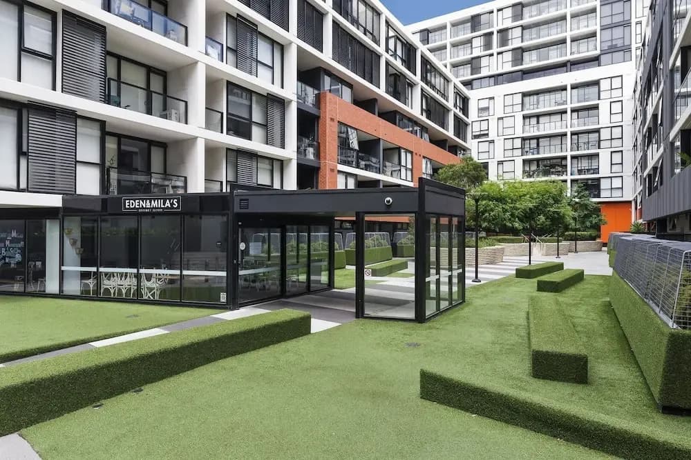 Modern 2BR Apt by the Yarra River - photo 1