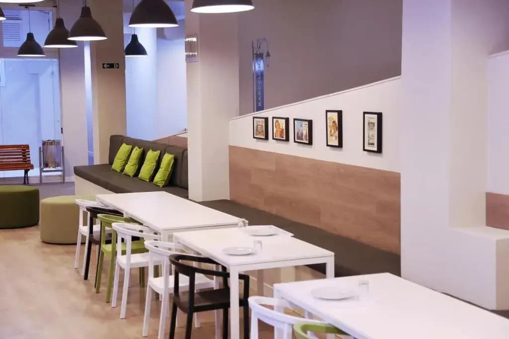 Hola Hostal Eixample - Hostel - photo 28