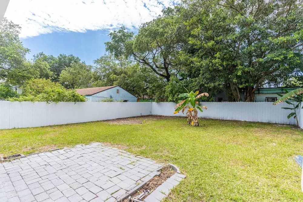 Upper Design District 3BD Home w/Jacuzzi and Backyard - photo 16