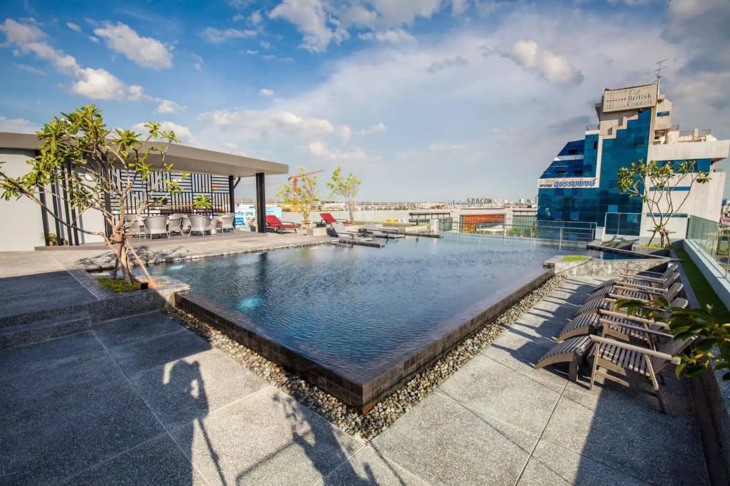 De Botan Srinakarin Hotel & Residence - photo 17
