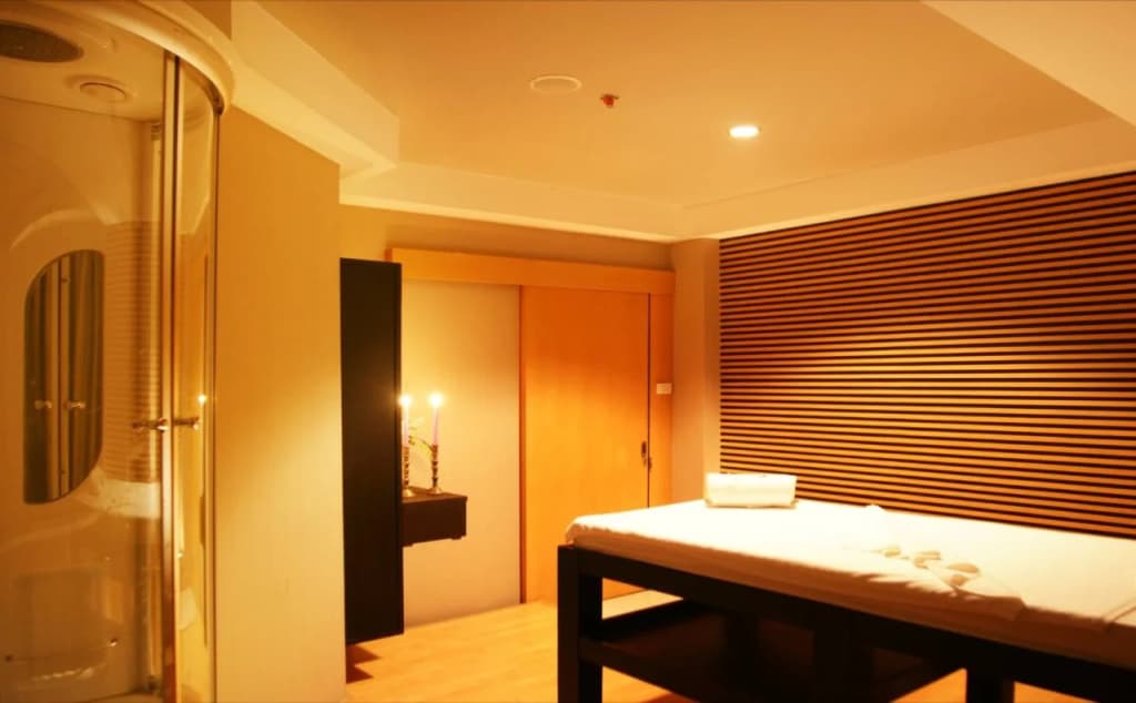 The Niran Grand Hotel - photo 5
