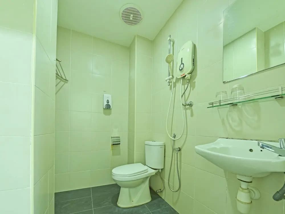 Super OYO Capital O 90545 Ho Hotel - photo 9