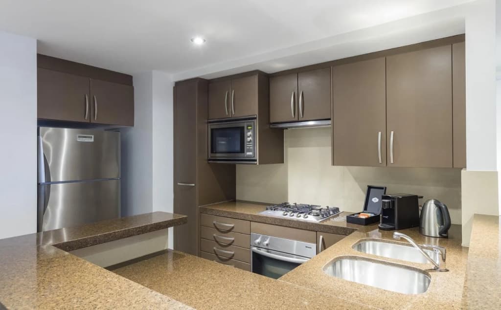 Meriton Suites World Tower - photo 25