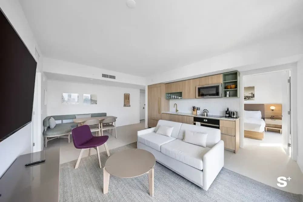 City Luxe Retreat Modern 2-BR - photo 2