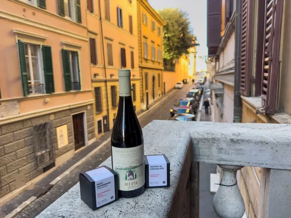 Spanish Steps Romantic Nest With Balcony - photo 27