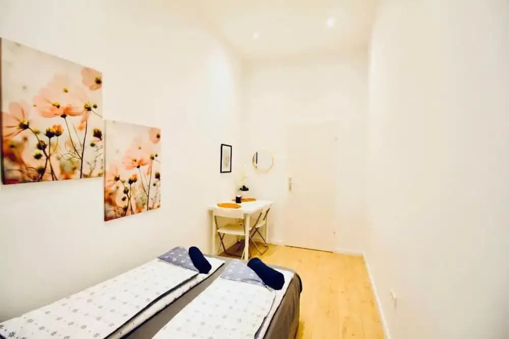 Cozy 5BR Apt 10min Walk to Augarten - photo 4