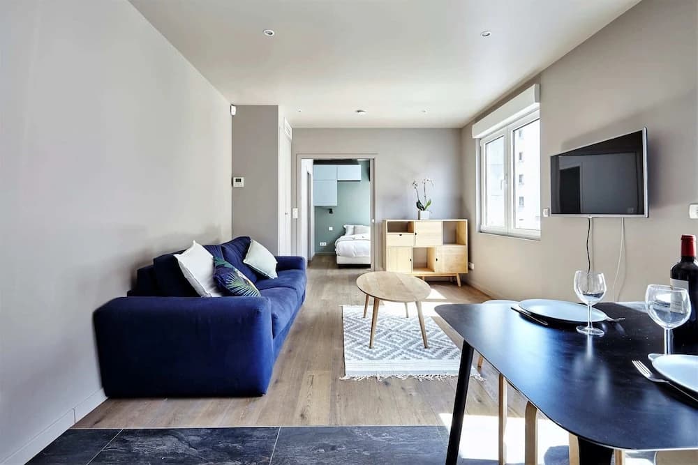 Modern 1BR Home in Batignolles - photo 3