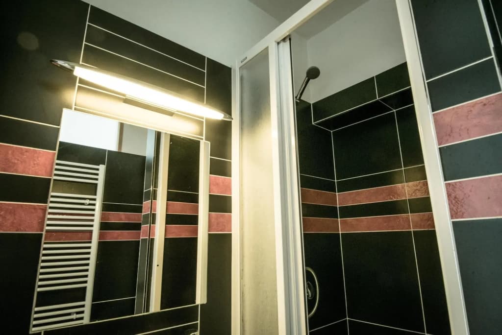 Charles Bridge Economic Hostel - photo 10
