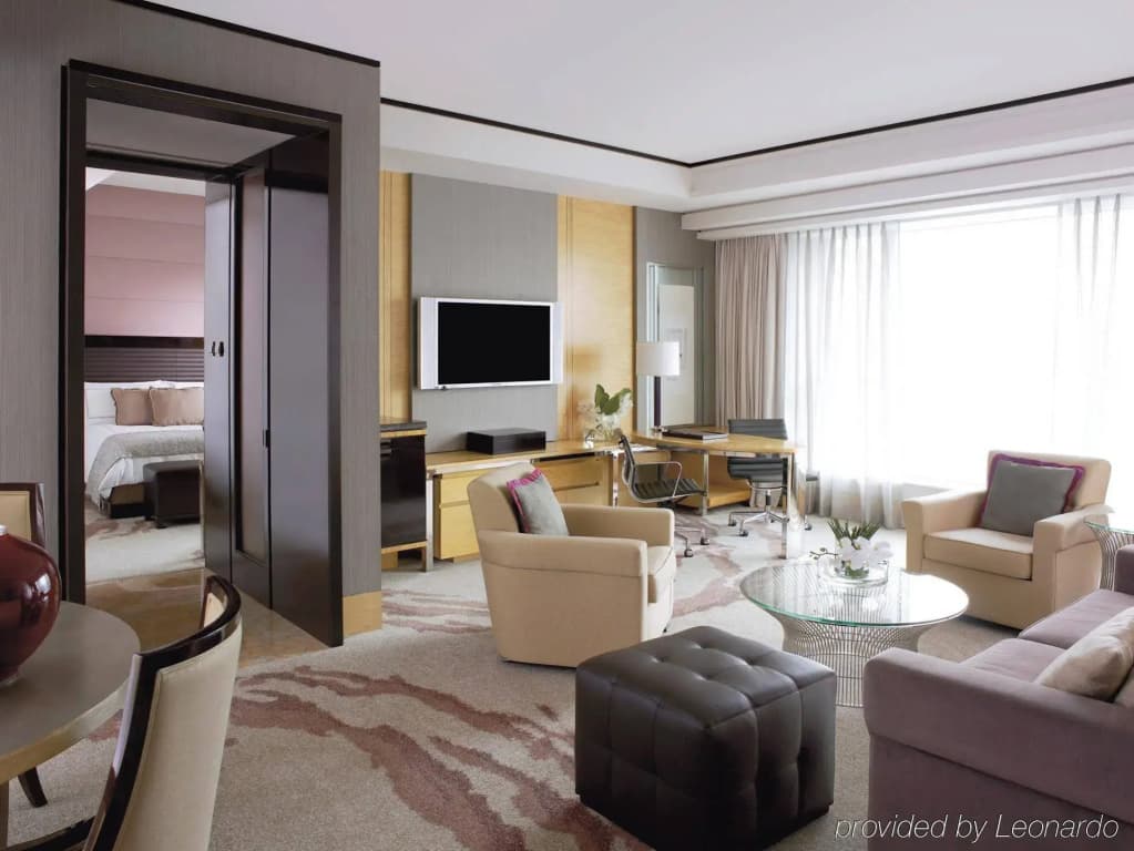 Four Seasons Hotel Hong Kong - photo 10