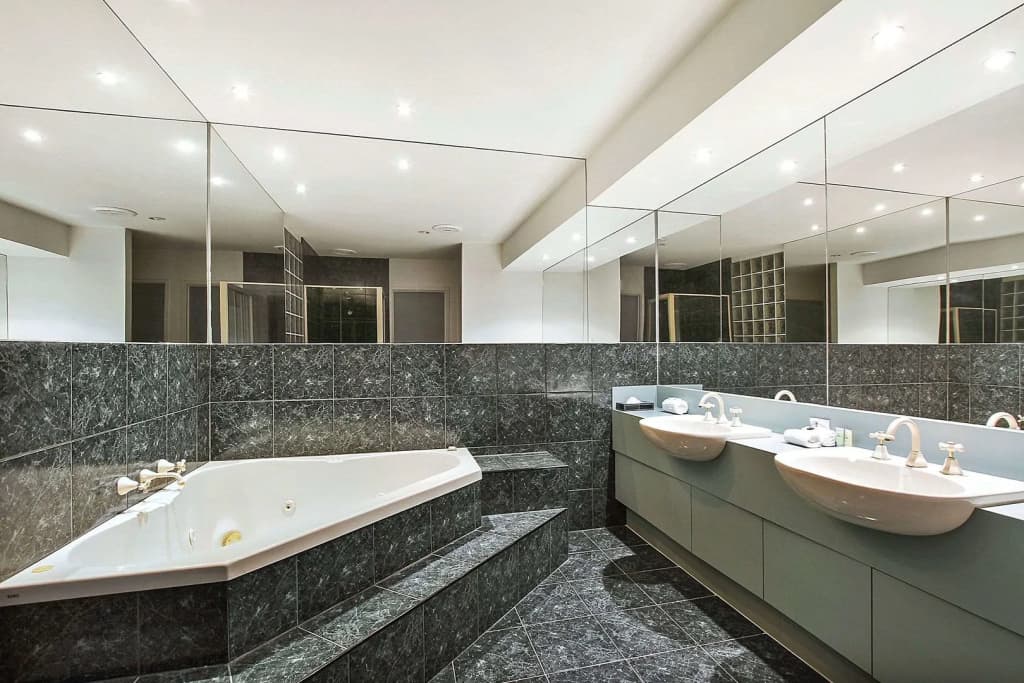 Knox International Hotel & Apartments - photo 9