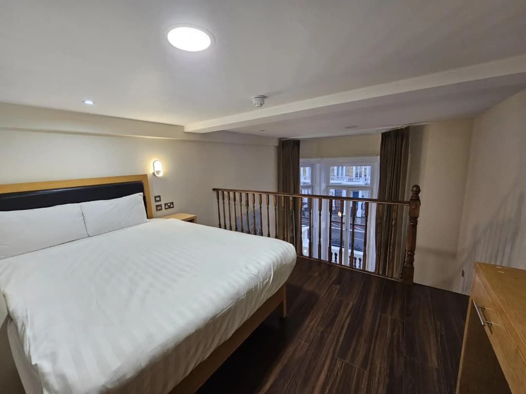 Cromwell International Hotel - photo 3