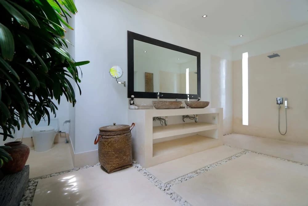 Elegant Private Villa, 3 BR, Seminyak With Staff - photo 9