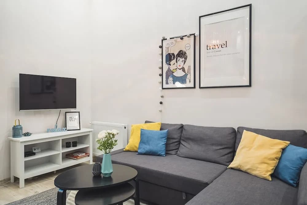 CozyYellowCube Apartment - photo 4