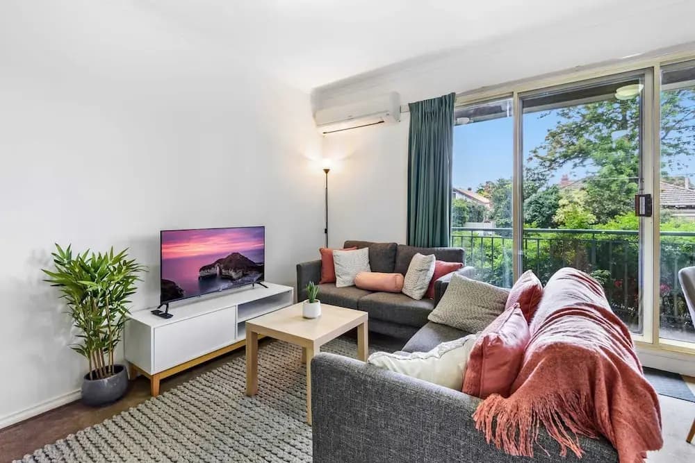 Chic 2-bed Apartment Near Albert Park - photo 4