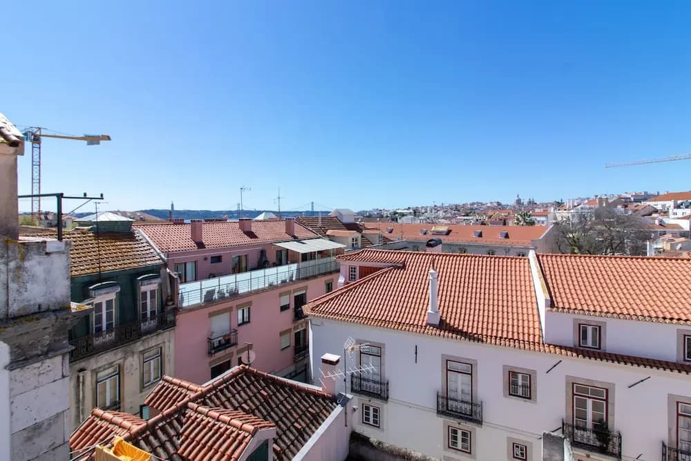 Beautiful flat with balcony & Great location - main photo