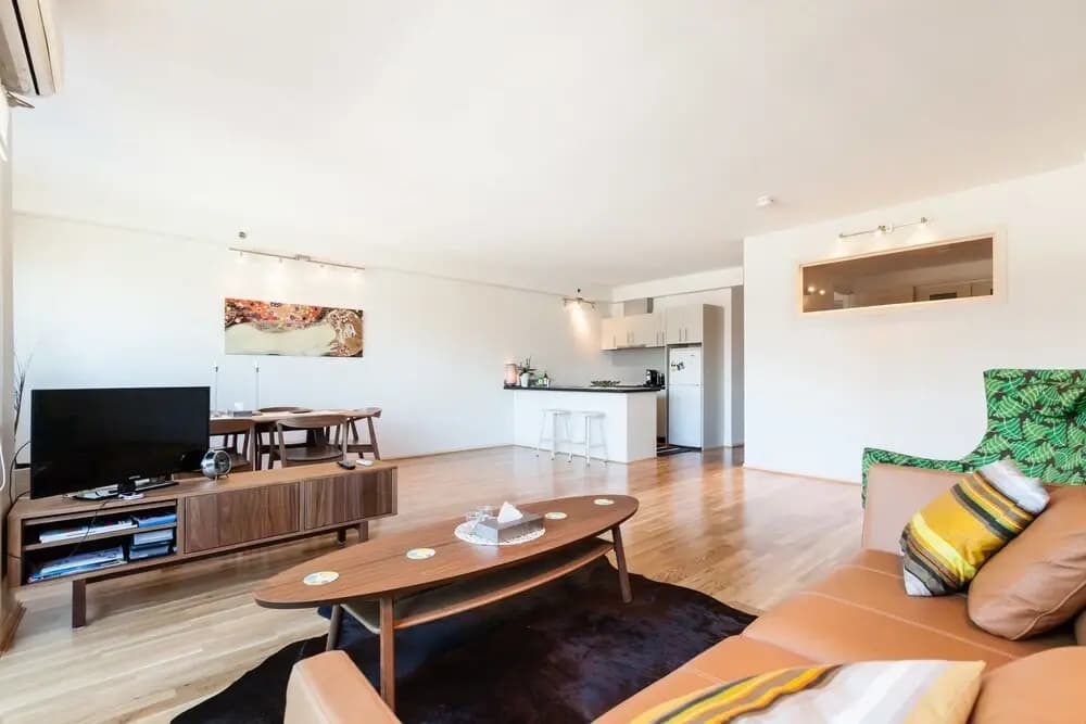 LANCE, 1BDR Melbourne Apartment - photo 2