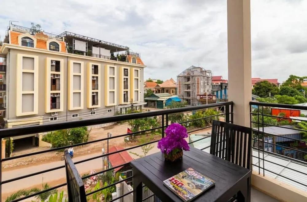 Nuon Oudom Angkor Boutique - photo 8