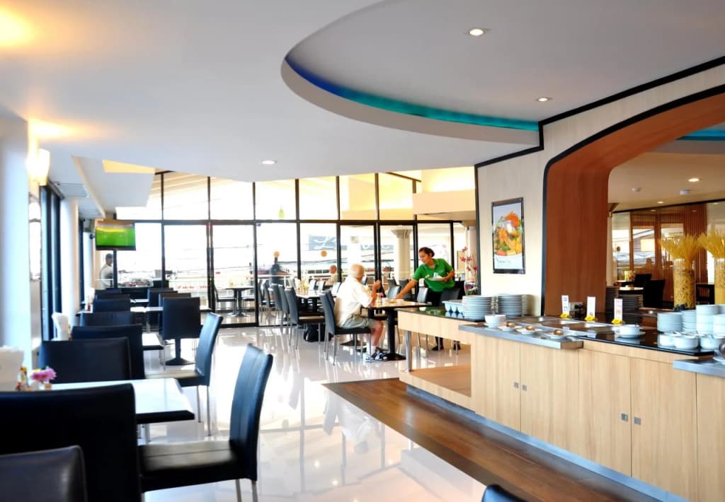 Flipper Lodge Hotel - photo 31