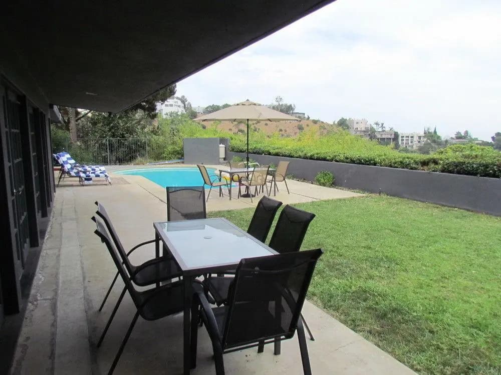 4 Bedroom Celebrity House with Pool & City View - photo 16