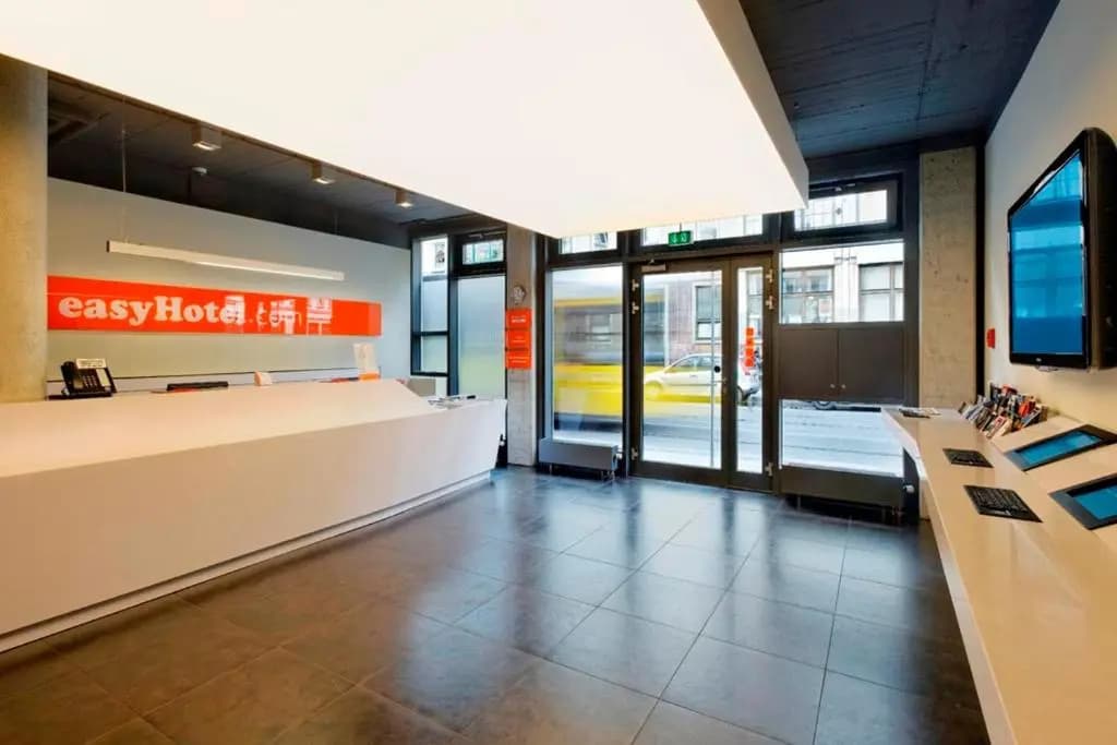 easyHotel Berlin Hackescher Markt - photo 12