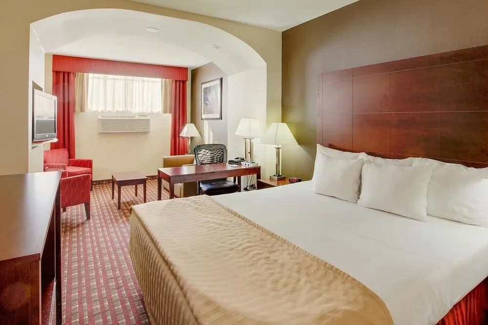 La Quinta Inn & Suites JFK Airport - photo 7