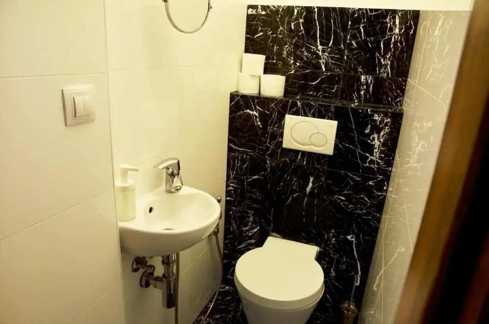 The Republic Garden - Hostel - photo 8