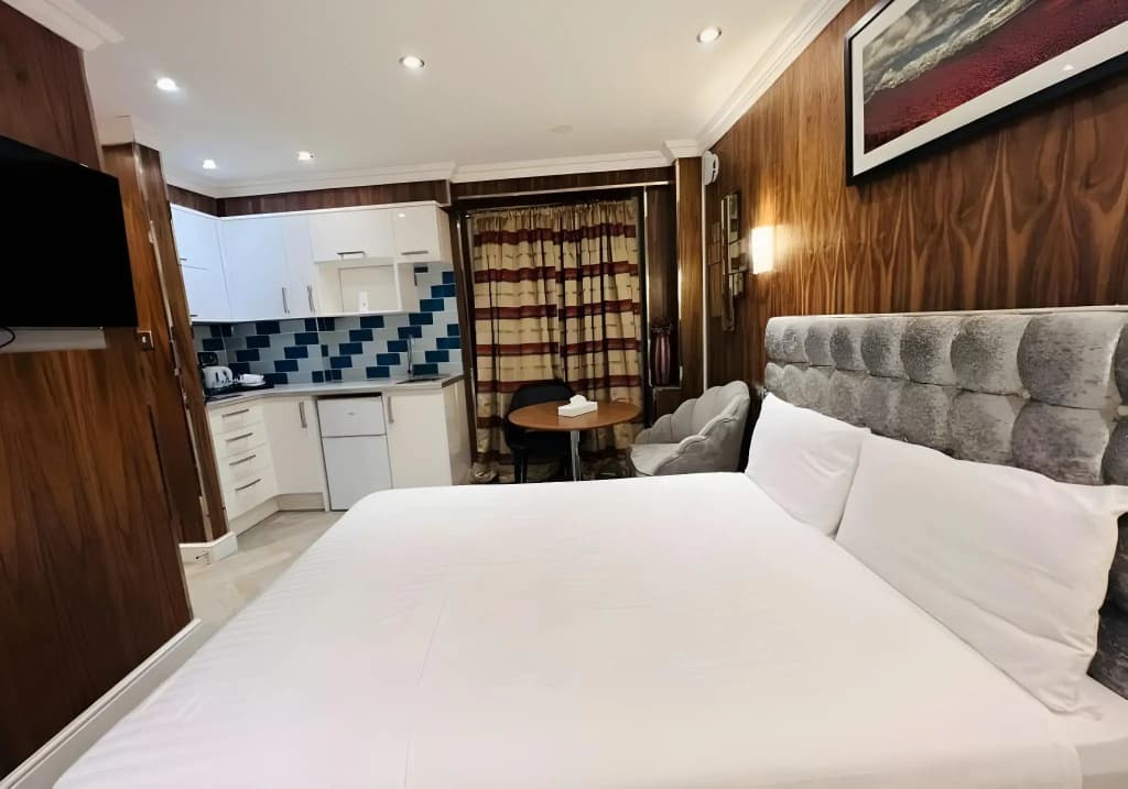 Cheshire Hotel - photo 5