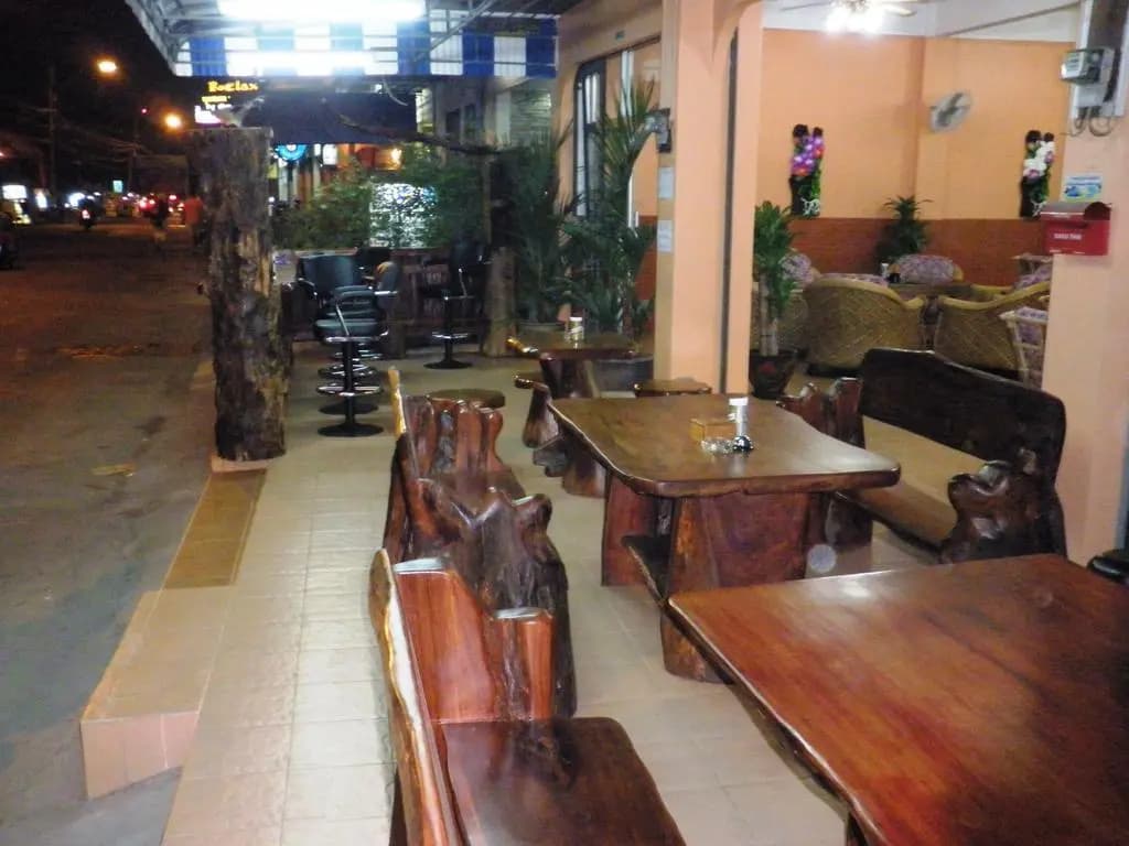 River Hotel - photo 10