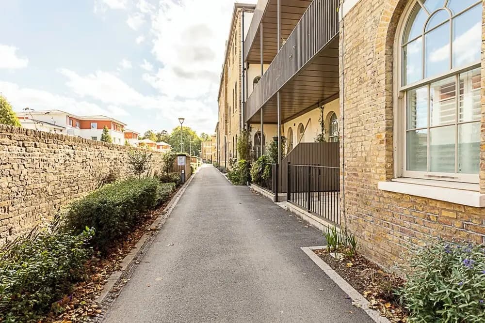 Contemporary Victorian Studio - photo 14