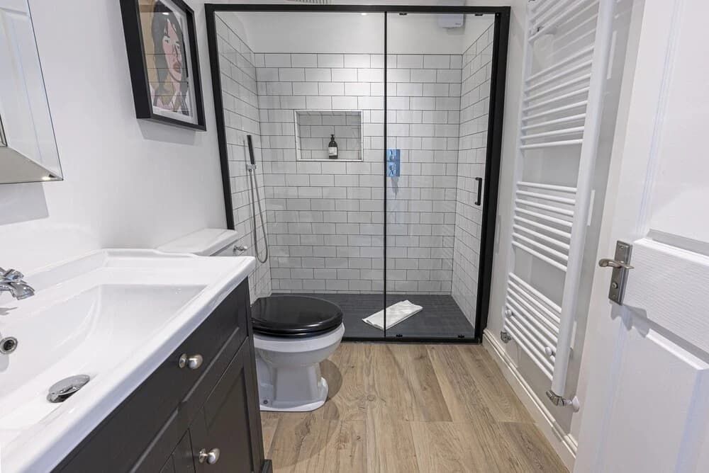 JOIVY Exclusive 3Br Home W/ Terrace In Chelsea - photo 8