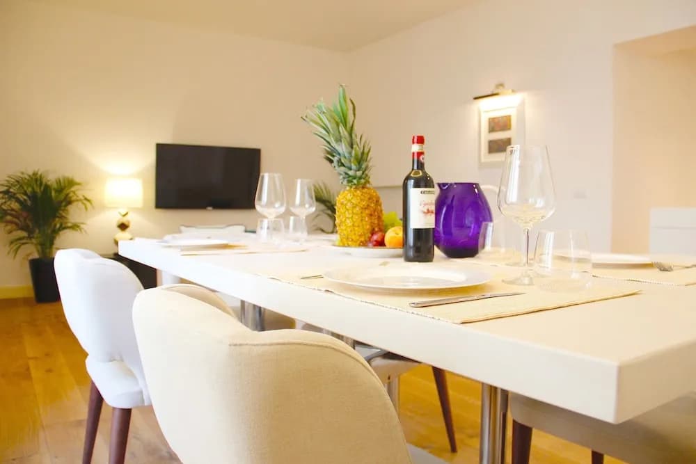 Leonardo's Apartments - photo 12