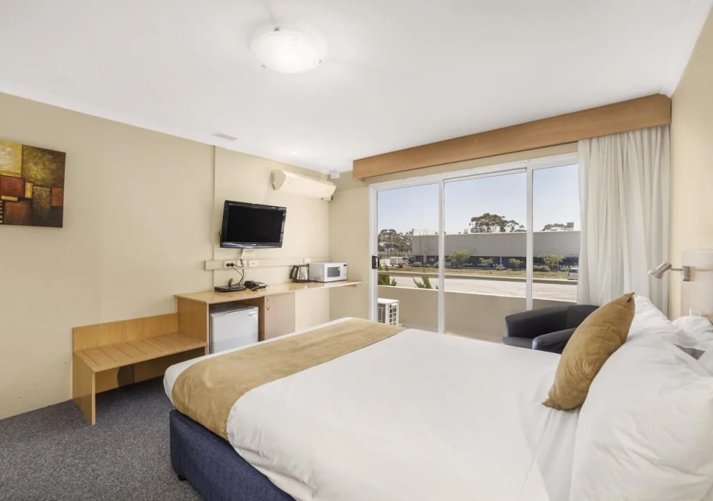 Ciloms Airport Lodge - photo 3
