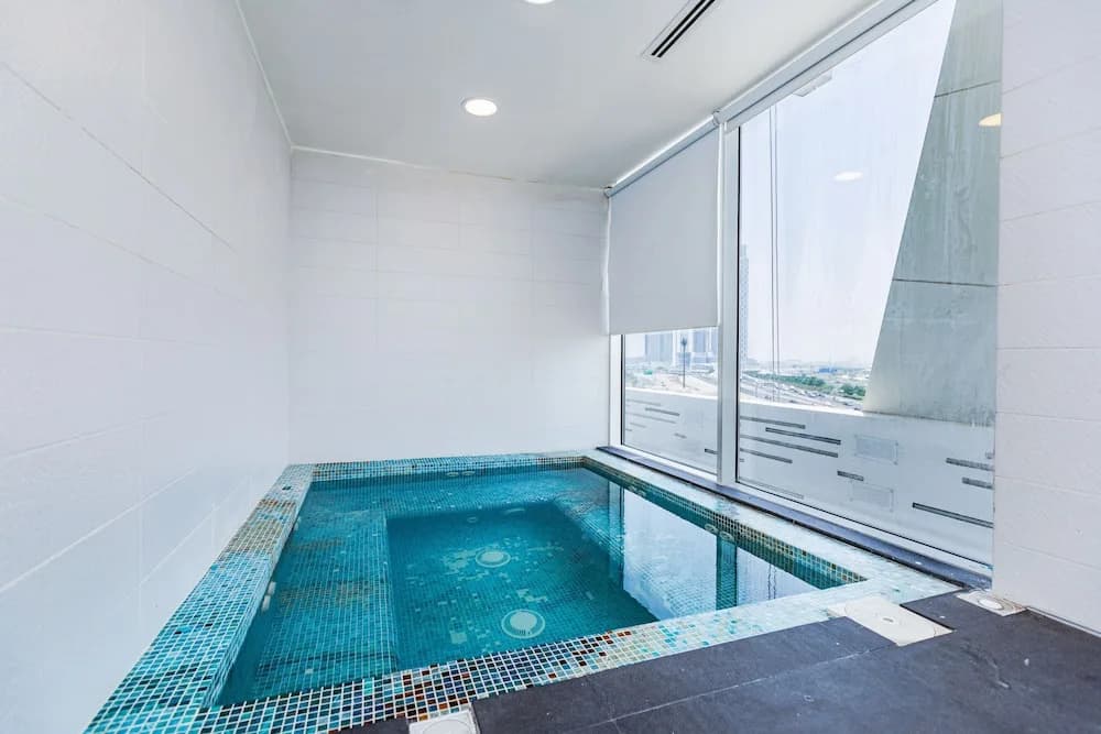 Waves - Chic Studio With Balcony Overlooking City Views - photo 14