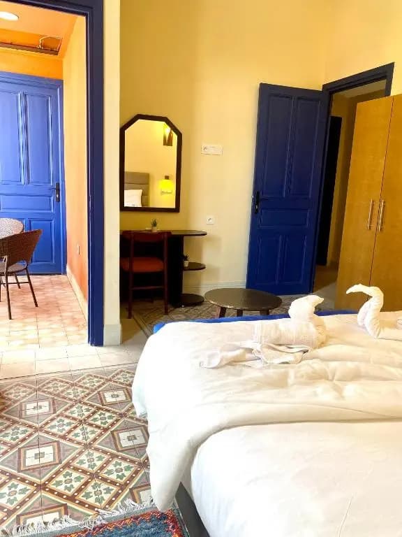 Comfy Colonial Apartments - photo 10