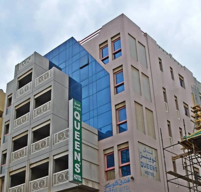 Queen's Hotel - main photo