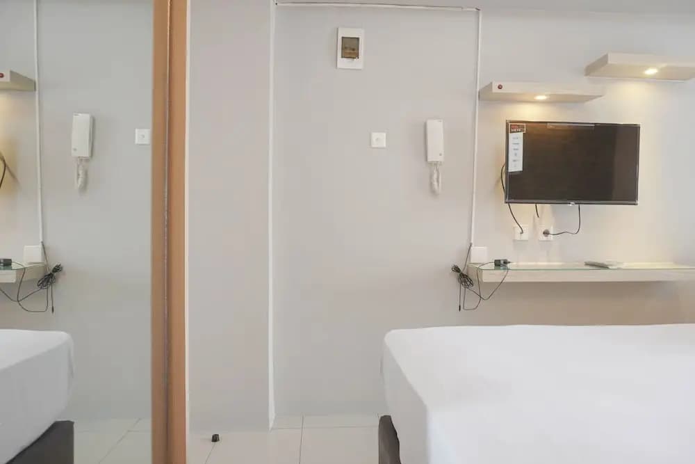 Well Designed And Cozy Studio At Bassura City Apartment - photo 13