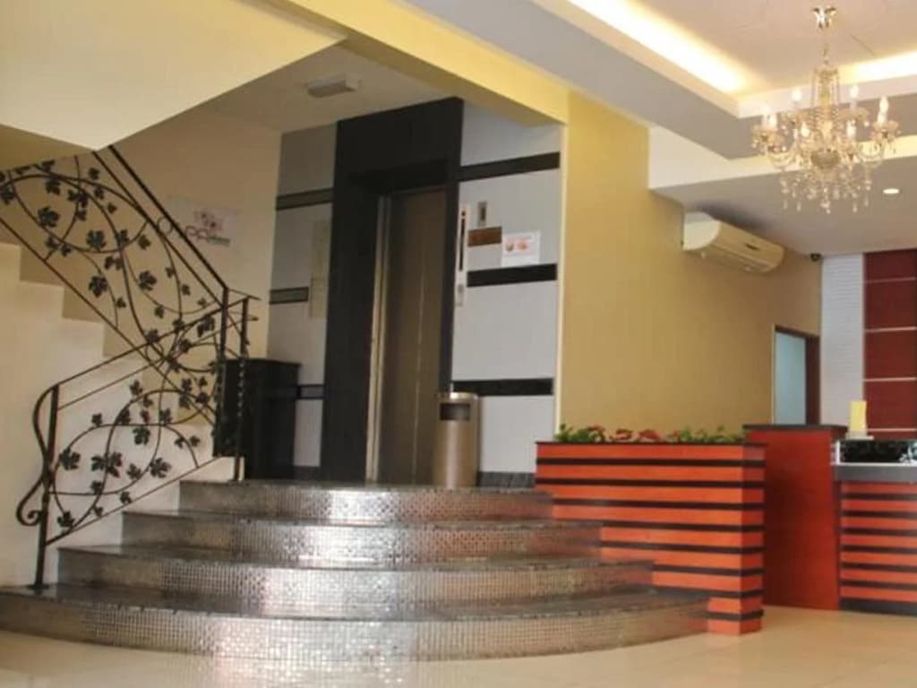 Prince Hotel - photo 12