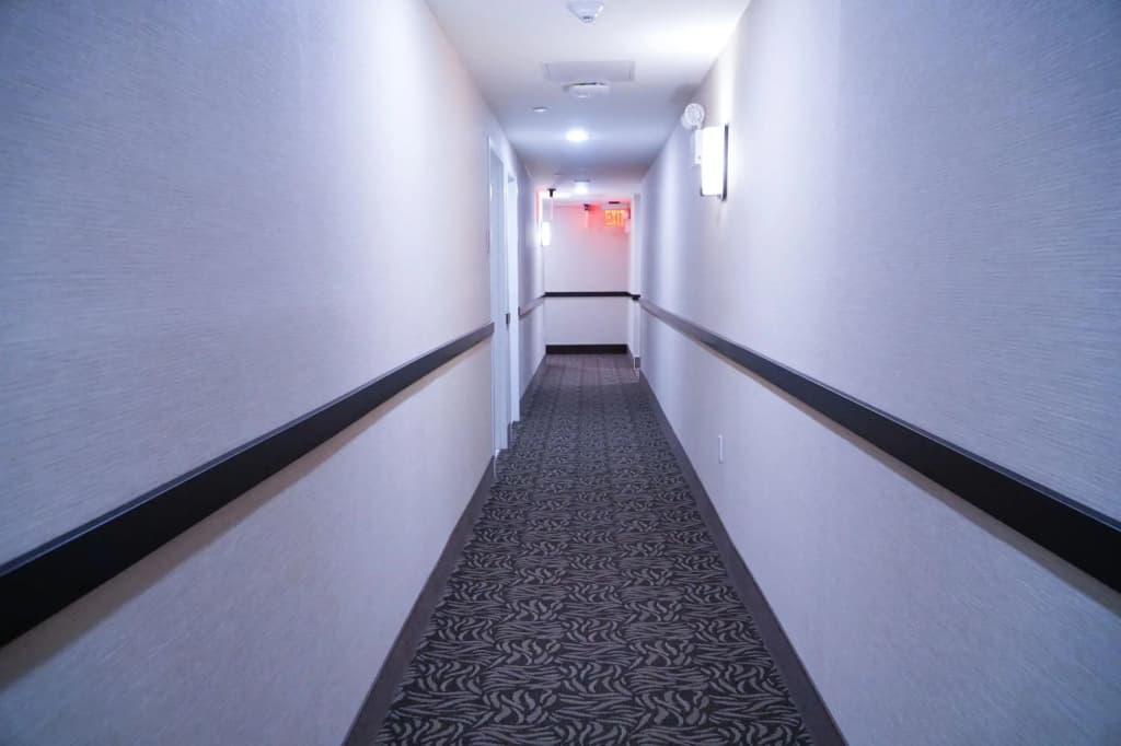 Hotel Mint JFK Airport - photo 8