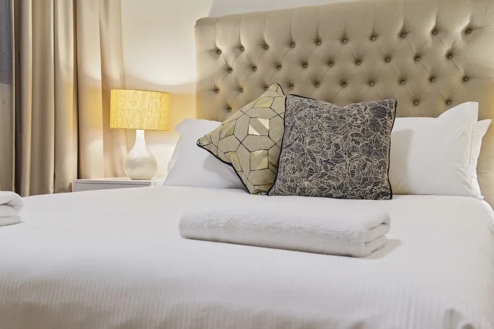 HomeHotel-Luxurious next to Shopping - photo 6