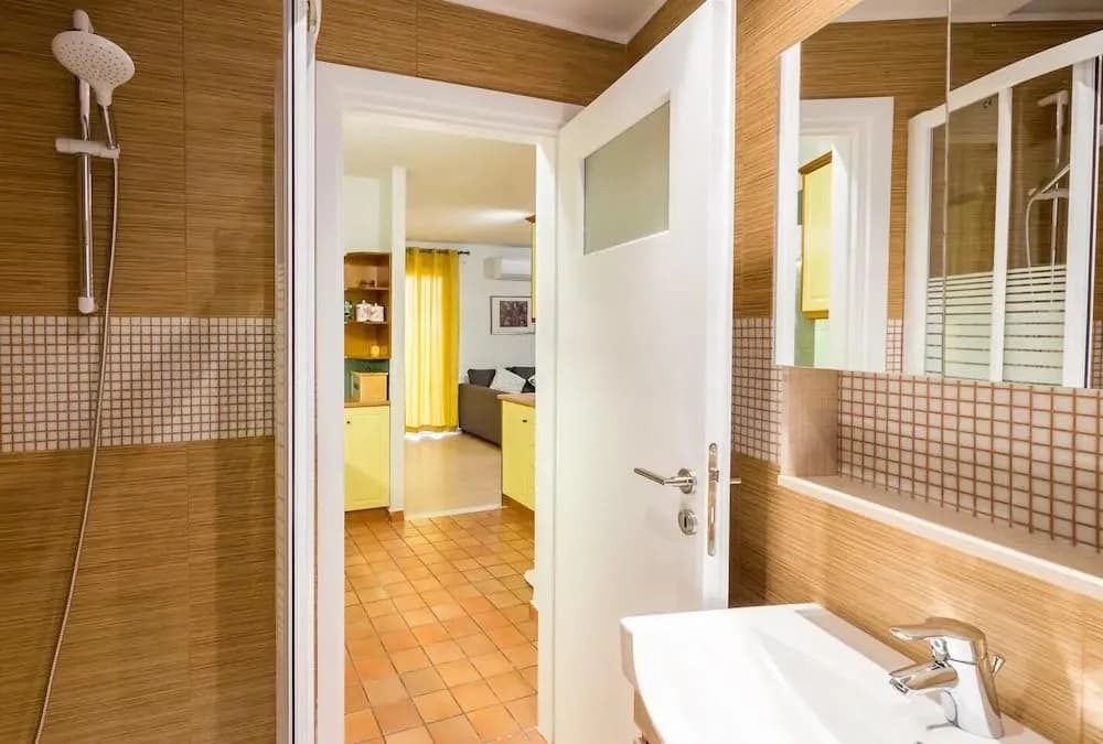 Downtown urban flat for 4 people in Plaka - photo 7