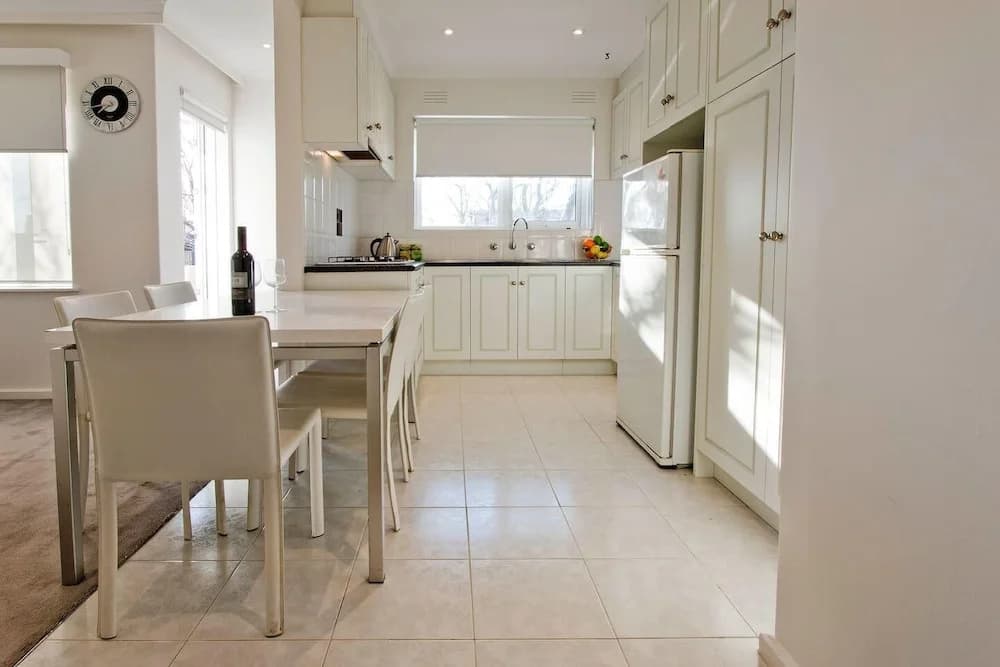 Elwood Seaside 2 Bed Retreat - photo 14