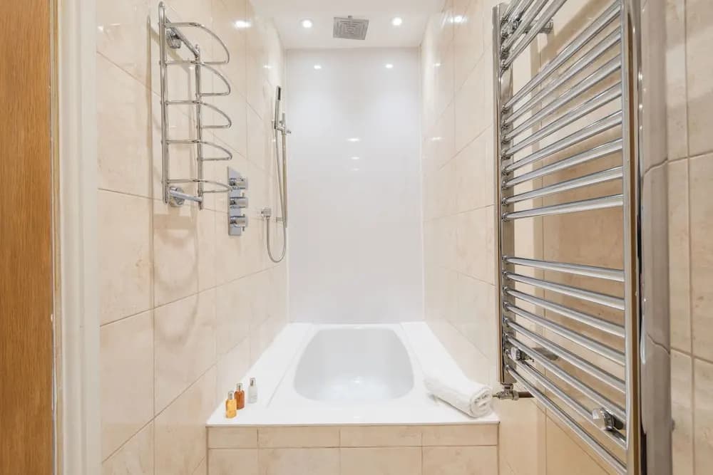Luxurious West Kensington Home by Olympia London - photo 9