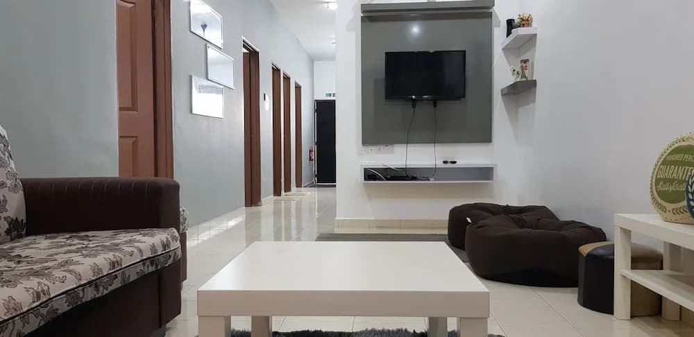 Fahaz Lumut Homestay - photo 3