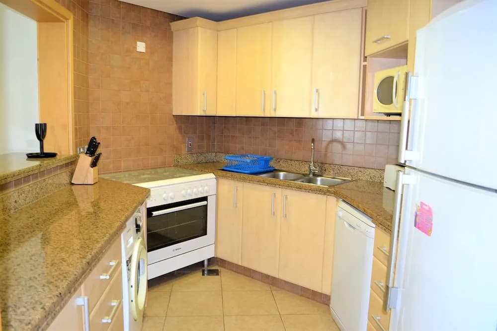 Entire 1 Bedroom Apartment in the Prestigious Palk Jumeirah - NBT - photo 17