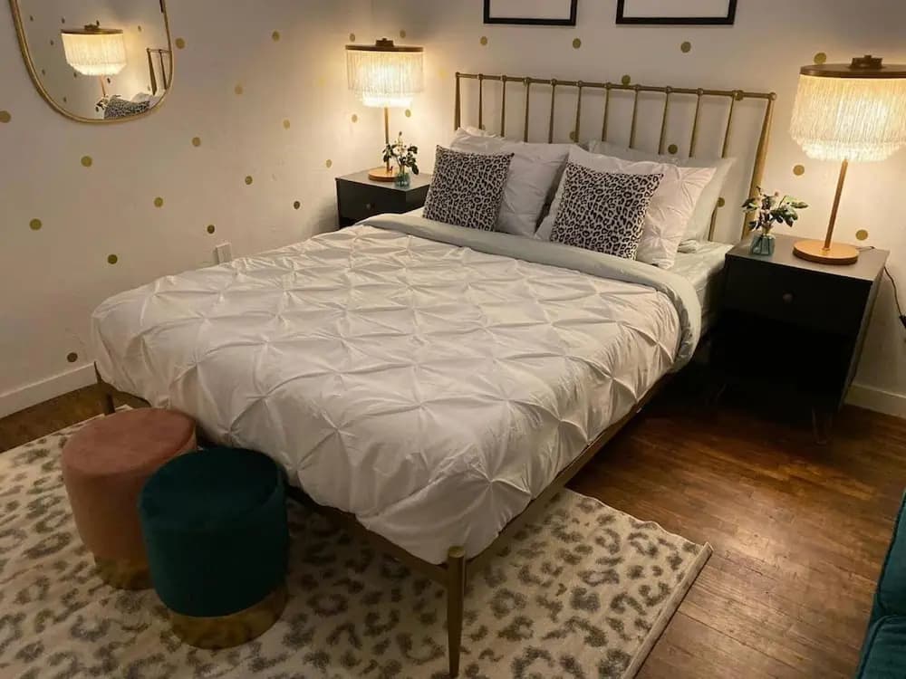 Gorgeous Studio in Beverly Boulevard! Sleeps 4! - photo 3