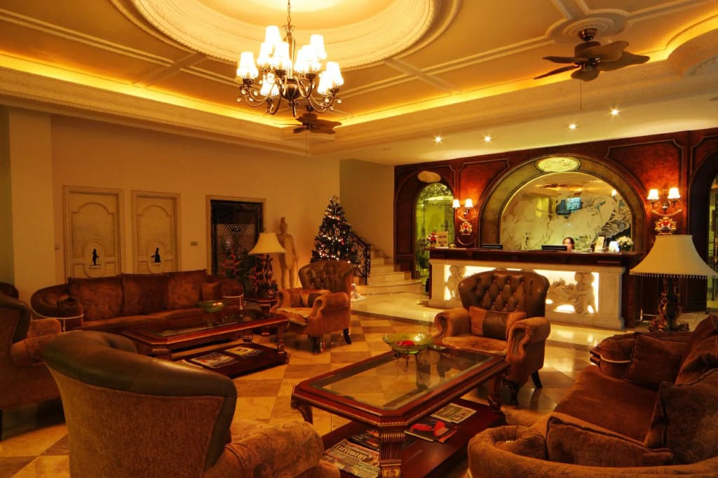 Four Seasons Place - photo 2