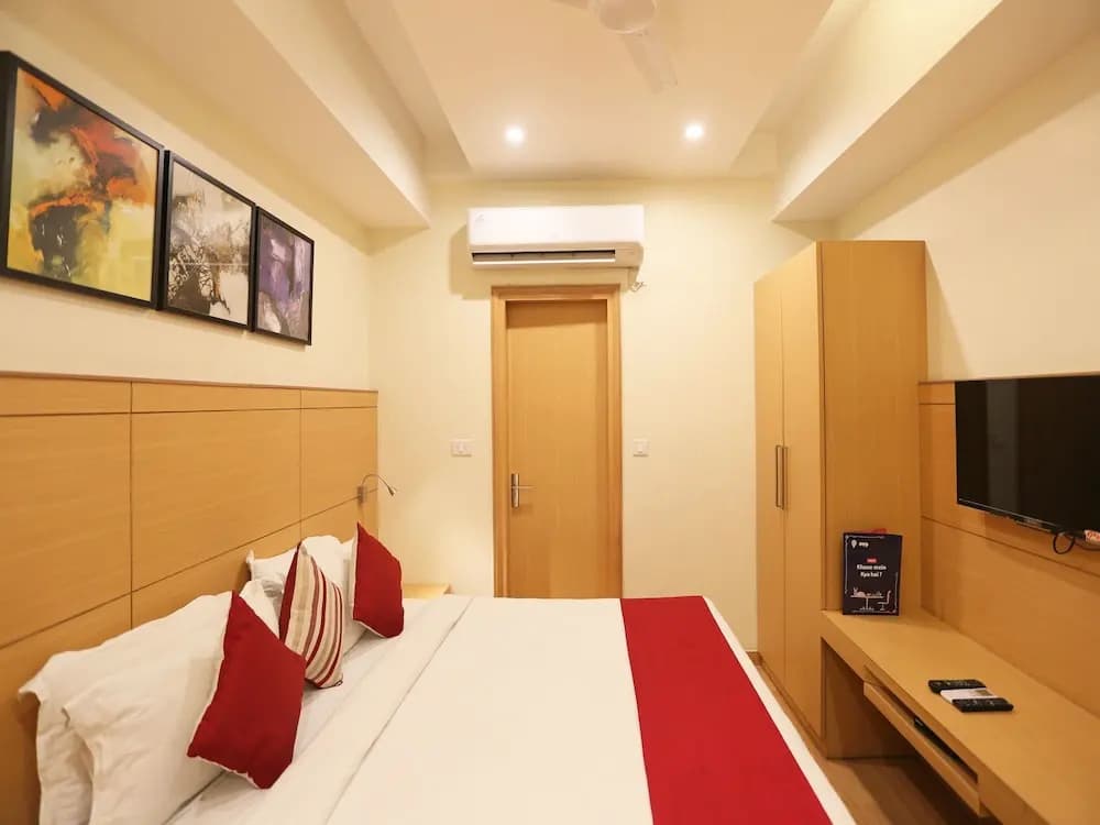OYO Townhouse 5244 Galaxy Rooms - photo 5